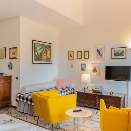 Apartment With Pool&private Parking!