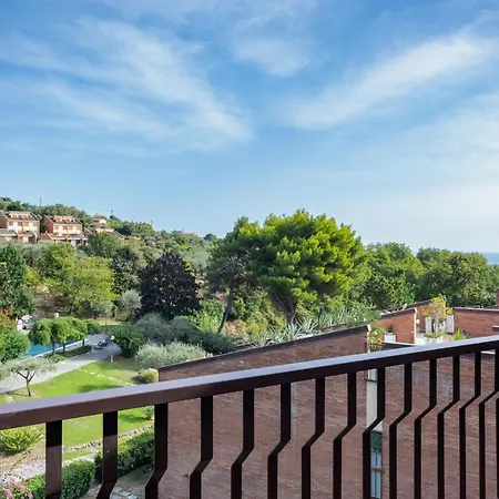 With Pool&private Parking! Apartament *